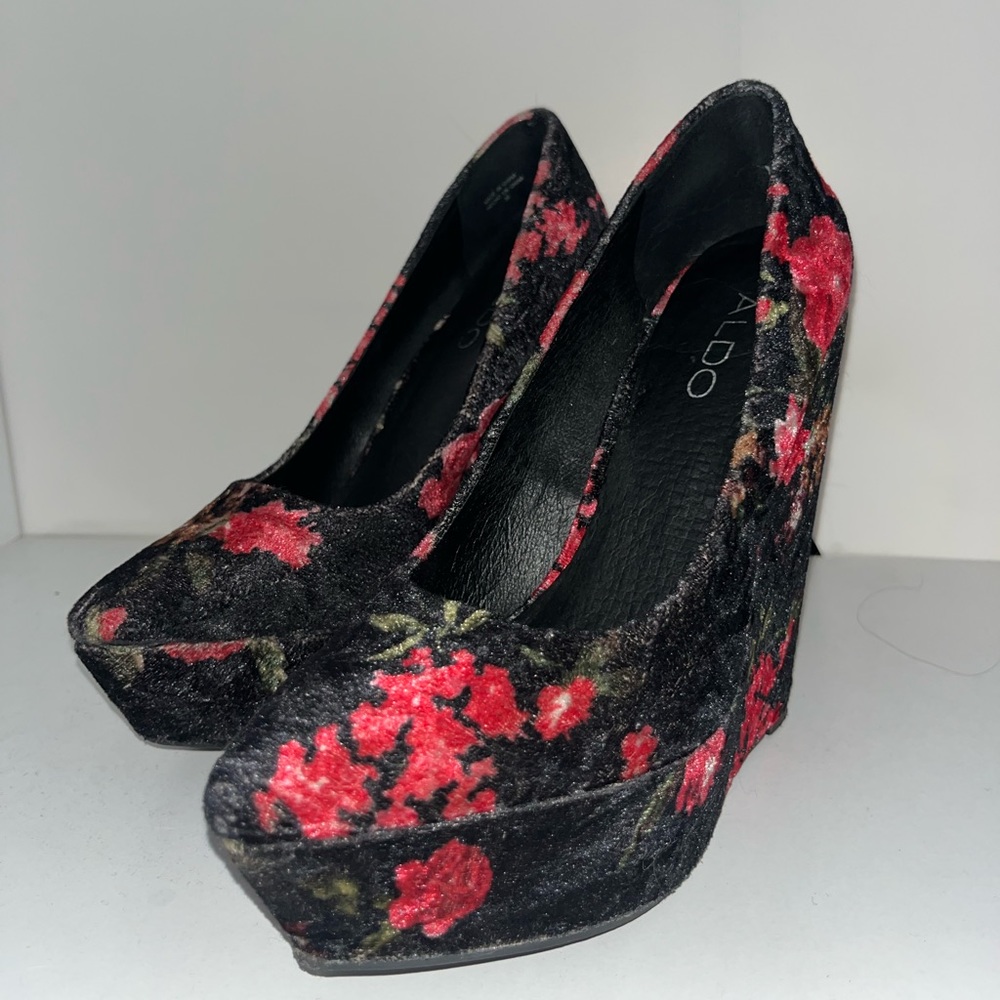 ALDO Velvet Floral Wedge SIZE 36 (5.5/6)